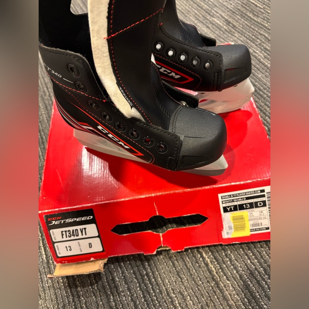 NEW NIB CCM Jet Speed FT 340 Junior Ice Hockey Skates youth size 13 FT340